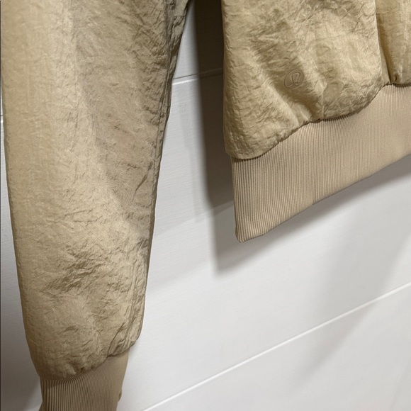 Lululemon Non-Stop Beige Reversible Bomber Jacket Size 4 - Picture 7 of 8